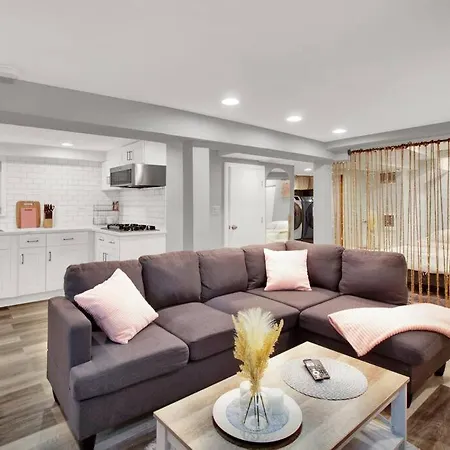 Logan Square Monthly Apartament
