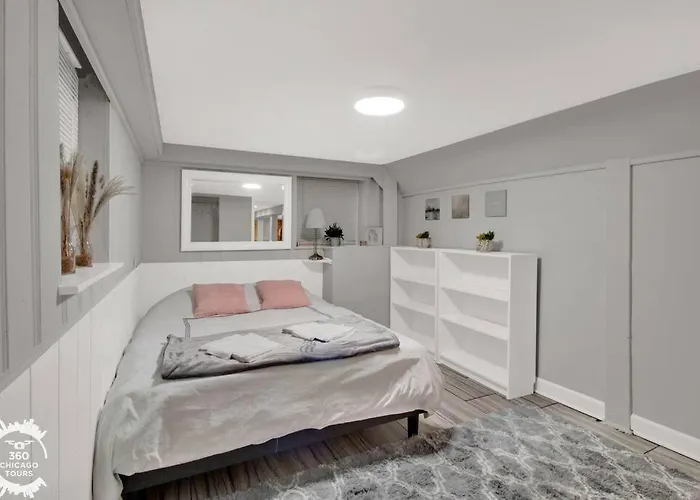 Logan Square Monthly Apartment *