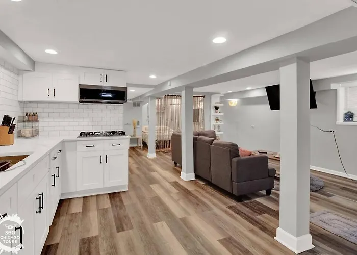 Logan Square Monthly Apartment *